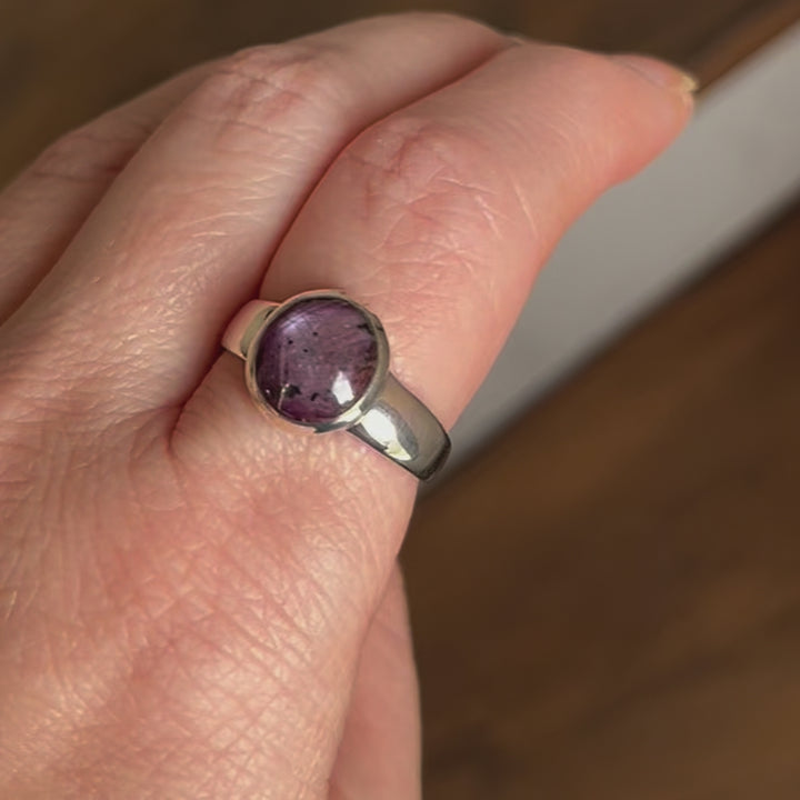 Bague en argent avec rubis étoilé - taille 60  - BS042