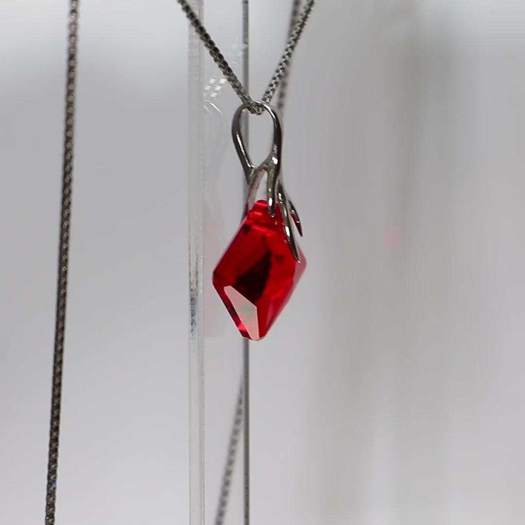 Pendentif, cristaux Swarovski, argent rhodié, rouge vive, AGATHE