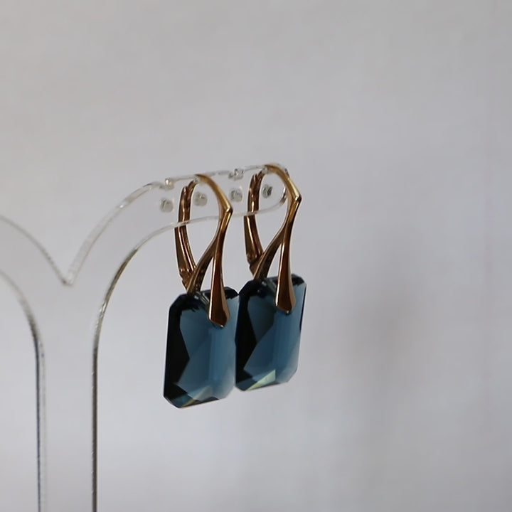 带有施华洛世奇水晶的耳环,蒙大拿州蓝色,金银,诺米