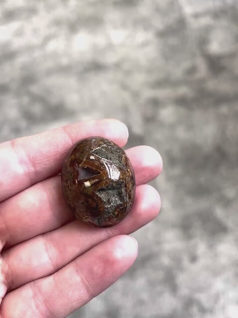 Ammonite pyritisée, AM_P053, taille cabochon, 36x26x14 mm; 17.3g;