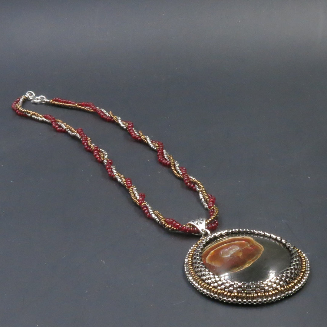 Collier brodé avec ammolite et chaine en argent CLB17