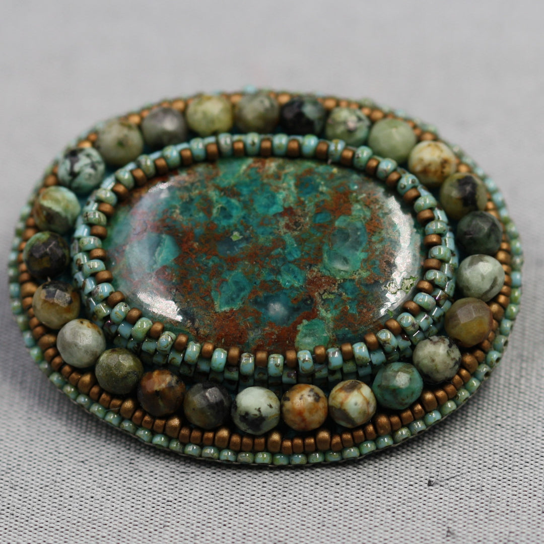 Bestickte Spindel, Chrysocolle und Türkis