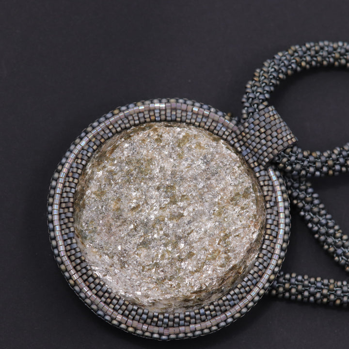 Embroidered necklace with mica schist (mica and garnet)