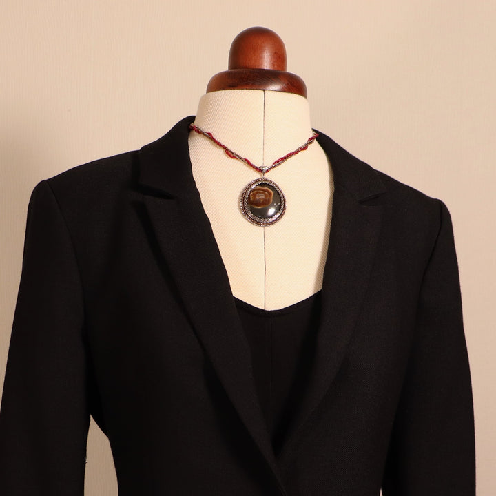 Collier brodé avec ammolite et chaine en argent CLB17