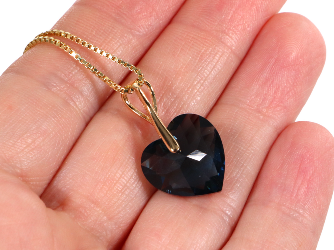 带有施华洛世奇的项链,蓝色蒙大拿州晶体,银,心脏