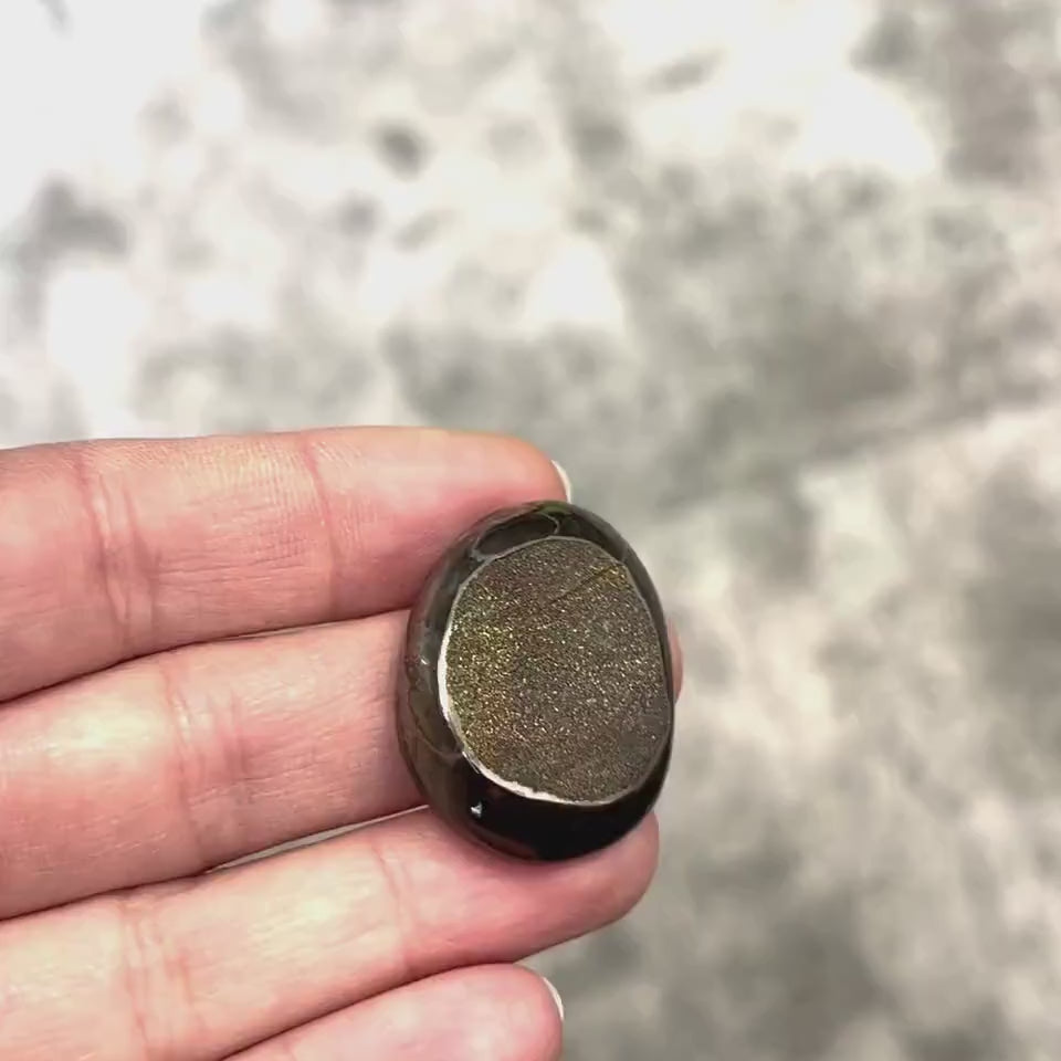 Ammonite pyritisée, AM_P093, taille cabochon, 31x24x7  mm; 9g