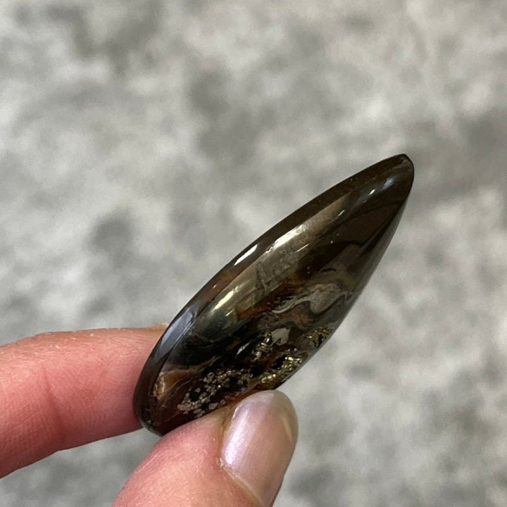 Ammonite pyritisée, AM_P078, taille cabochon, 48x34x8 mm; 18.8g;