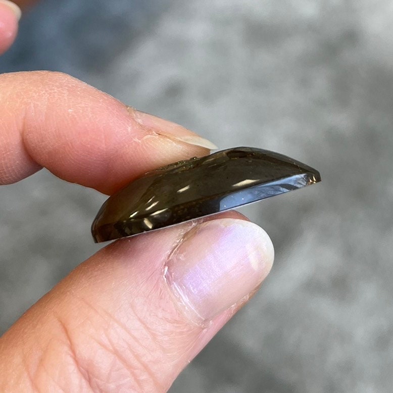 Ammonite pyritisée, AM_P108, taille cabochon, 31x25x7 mm; 8.8g;