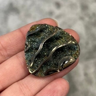 Ammonite pyritisée, AM_P052, taille cabochon, 40x35x10 mm; 13g;