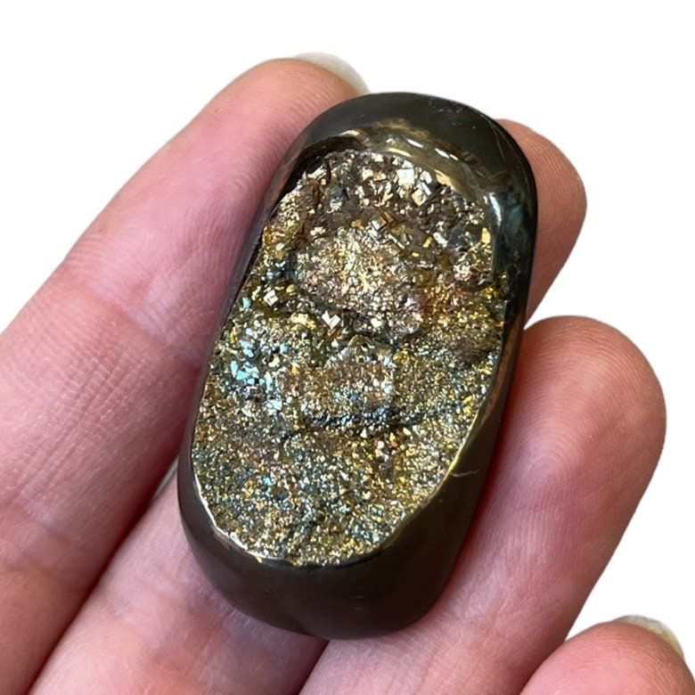 Ammonite pyritisée, AM_P085, taille cabochon, 39x22x8 mm; 12.5g;