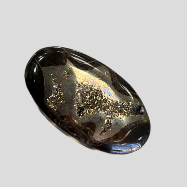 Ammonite pyritisée, AM_P098, taille cabochon, 32x18x5 mm; 5.3g