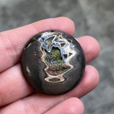 Ammonite pyritisée, AM_P090, taille cabochon, 35x35x7 mm; 13g;
