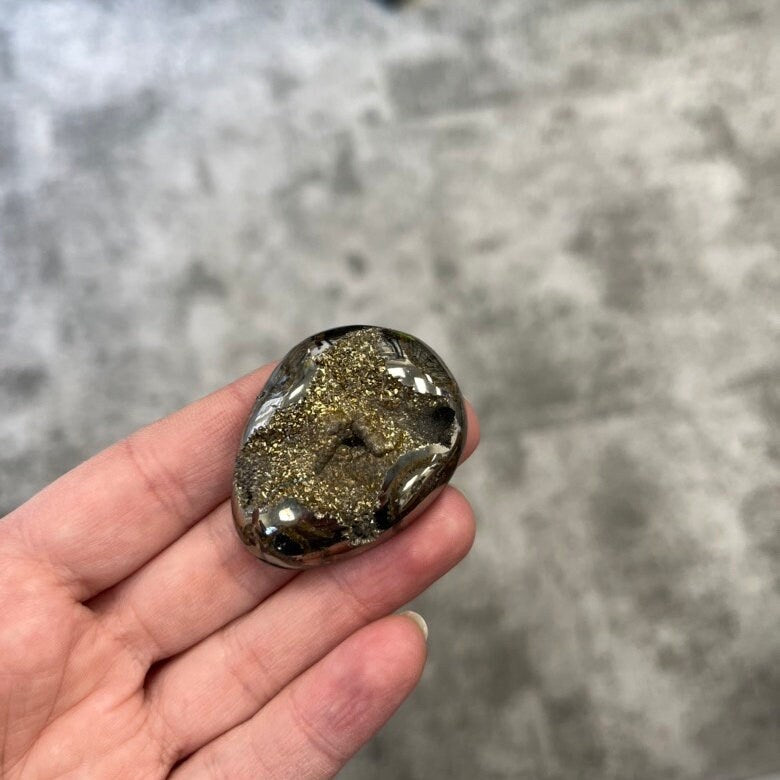 Ammonite pyritisée, AM_P026, taille cabochon, 43x34x10 mm; 20g;