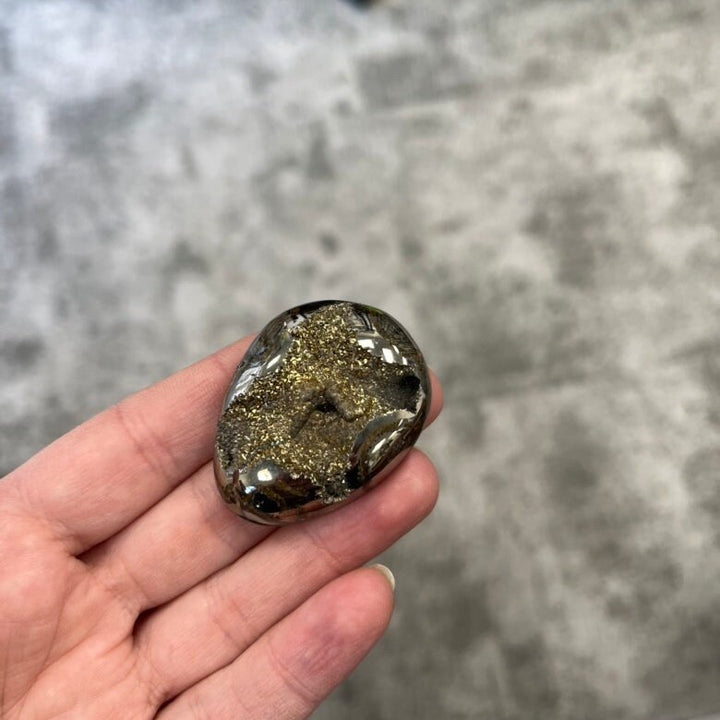 Ammonite pyritisée, AM_P026, taille cabochon, 43x34x10 mm; 20g;