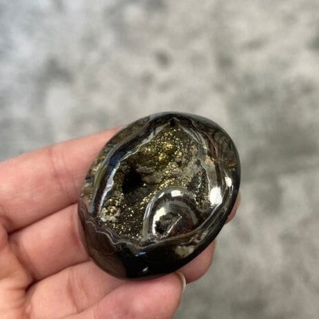 Ammonite pyritisée, AM_P057, taille cabochon, 48x45x15 mm; 40.4g;