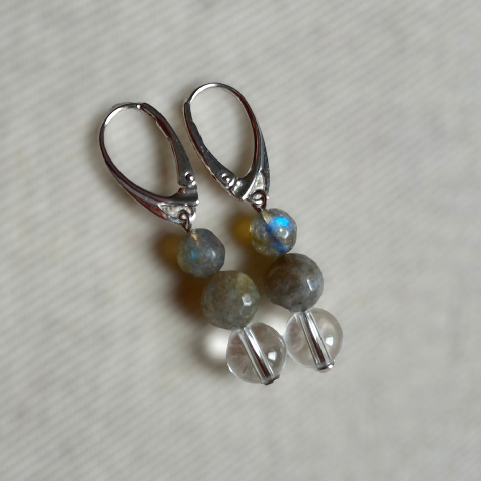 Boucles d'oreilles avec pierres naturelles  (labradorite, cristal de roche), en argent