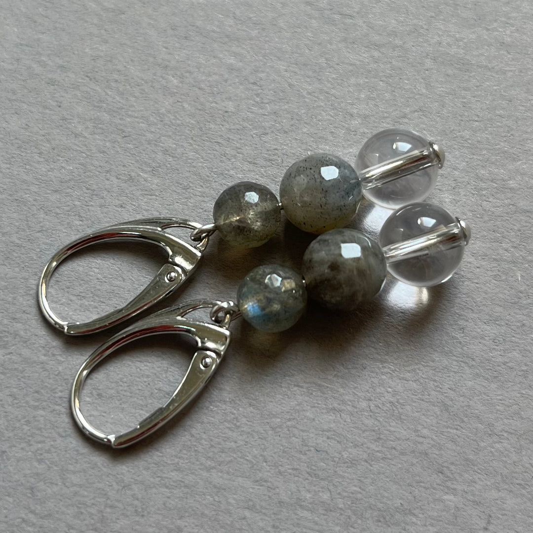 Boucles d'oreilles avec pierres naturelles  (labradorite, cristal de roche), en argent