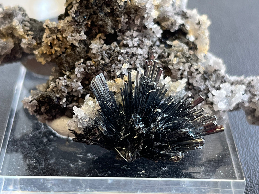 Stibnite sur quartz berthierite Roumanie DA134