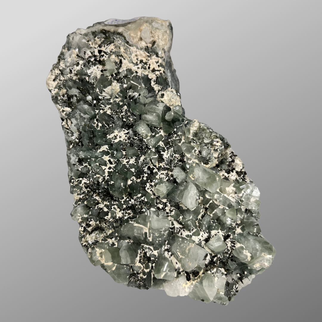Albite green epidote byssolite france st veran dr227