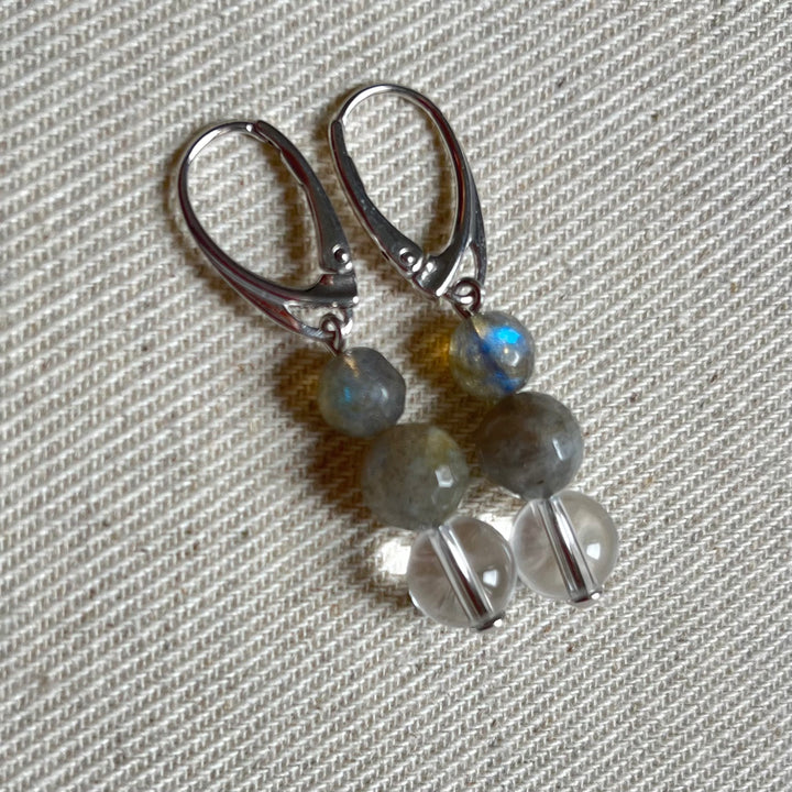 Boucles d'oreilles avec pierres naturelles  (labradorite, cristal de roche), en argent