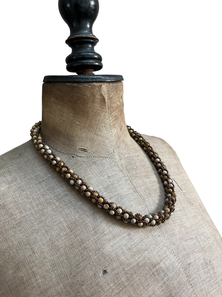 Колье крючком из пейзажной яшмы и бисера Миюки, 50 см.