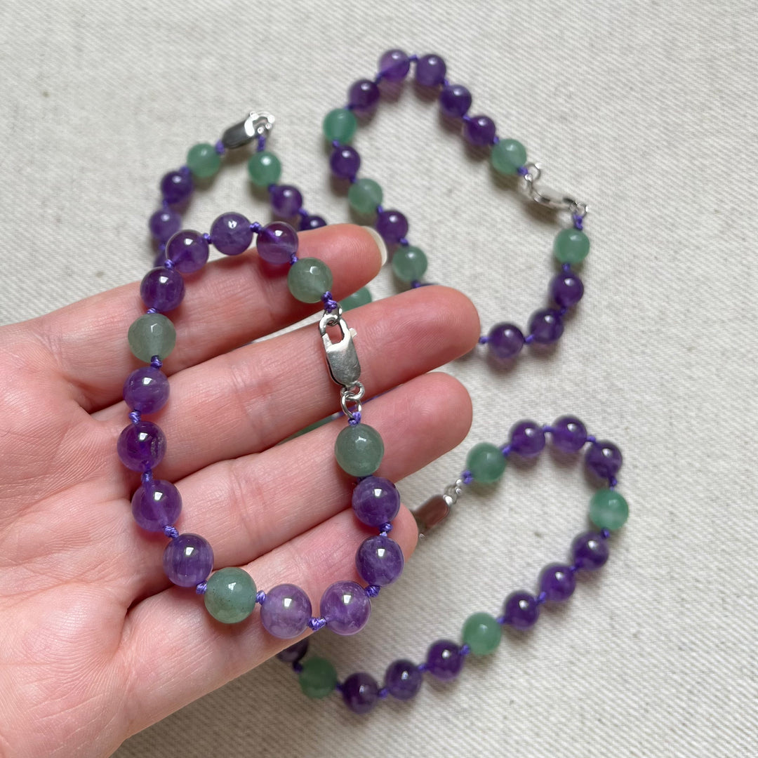 Bracelet à nœuds en pierres naturelles  (améthyste, aventurine verte) avec fermoir en argent