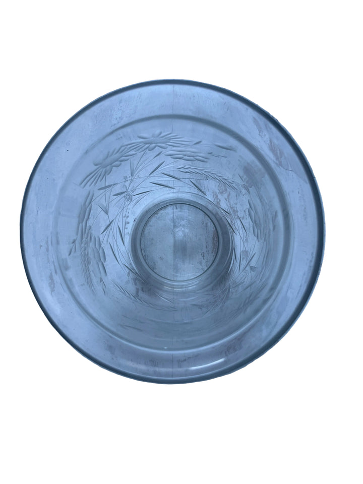 刻まれたクリスタル花瓶