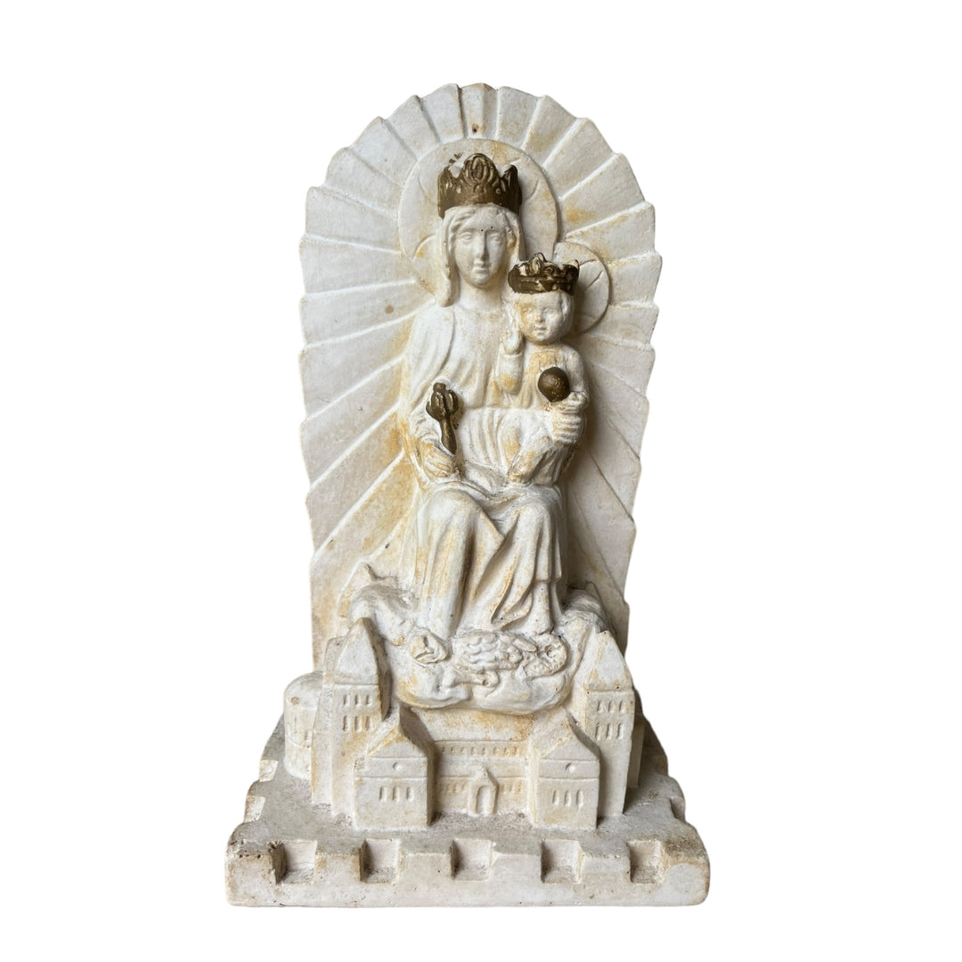 Virgin sculpture to the child in plaster