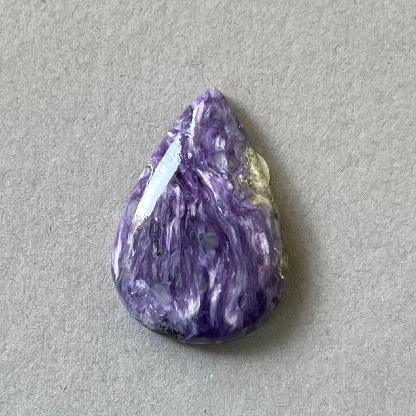 Charoite, CHR090, taille cabochon, 27x19x6 mm