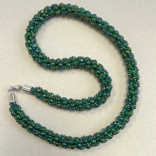 Spiral crochet necklace in green jade, tinted, and Miyuki beads, 48 ​​cm