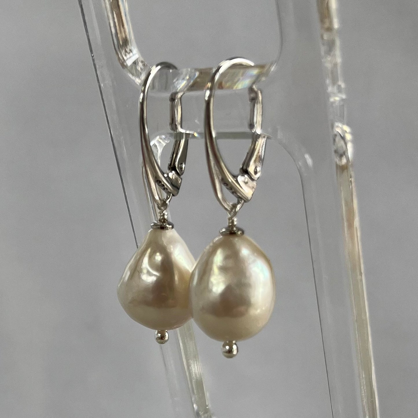 Earrings with white baroque pearls