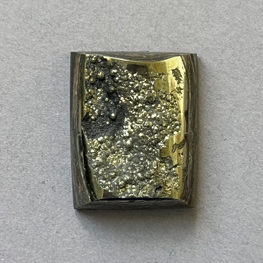 Пиритизированный аммонит, АМ_П214, огранка кабошон, 29х23х9 мм.