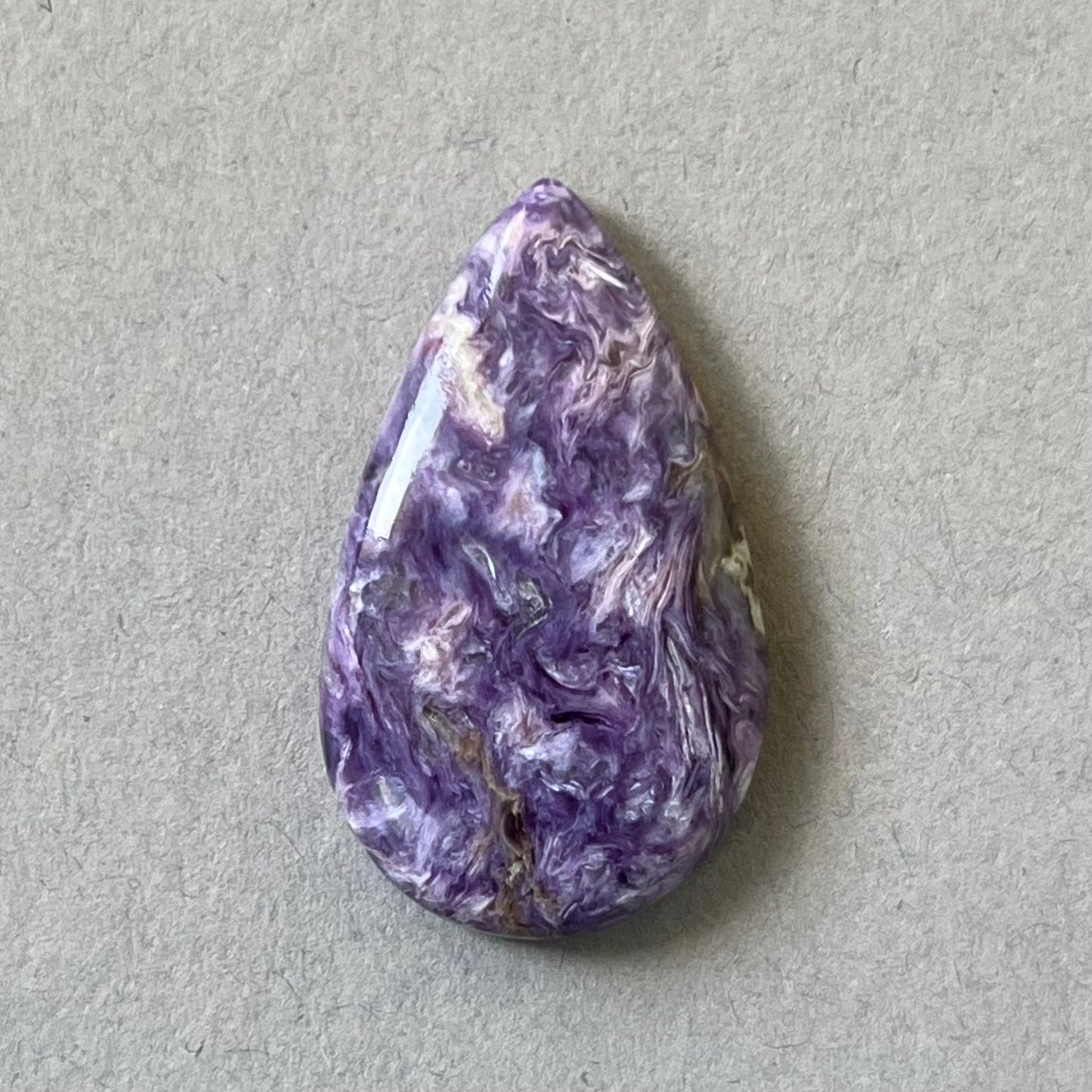 Charoite, CHR087, taille cabochon, 29x17x6 mm