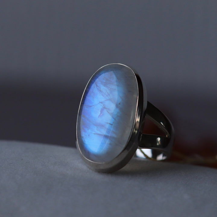 Ring with peristerite (white labradorite) in silver - size 55 - BS018