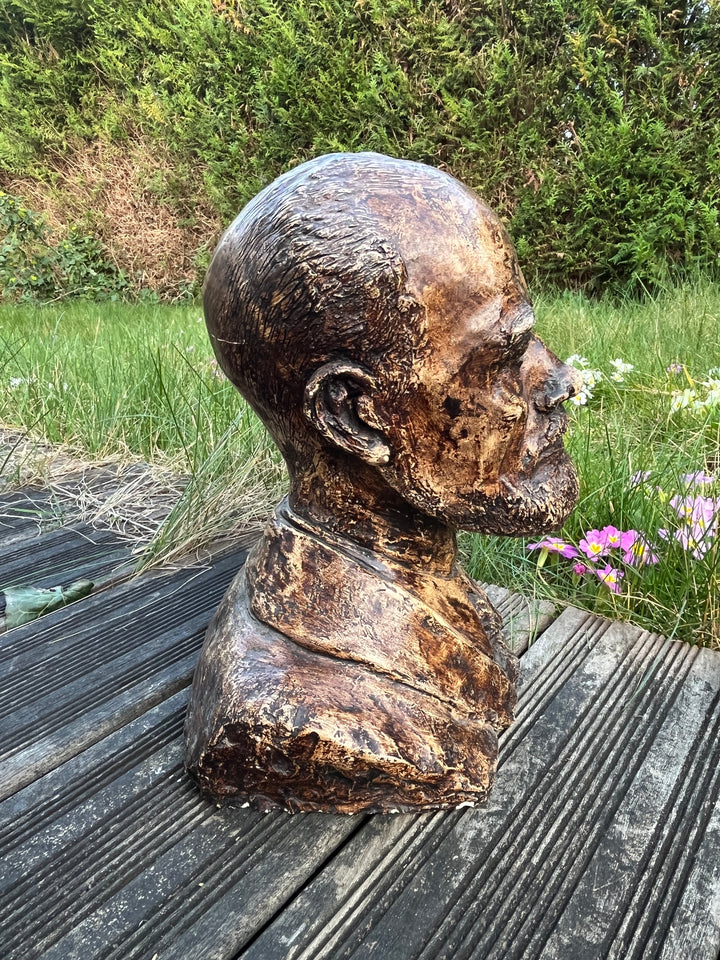 Sculpture tête en plâtre patinee