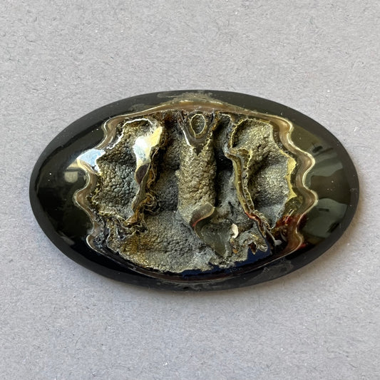 Ammonite pyritisée, AM_P195, taille cabochon, 52x32x8 mm