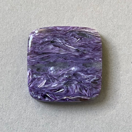 Charoite, CHR062, taille cabochon, 29x29x6 mm
