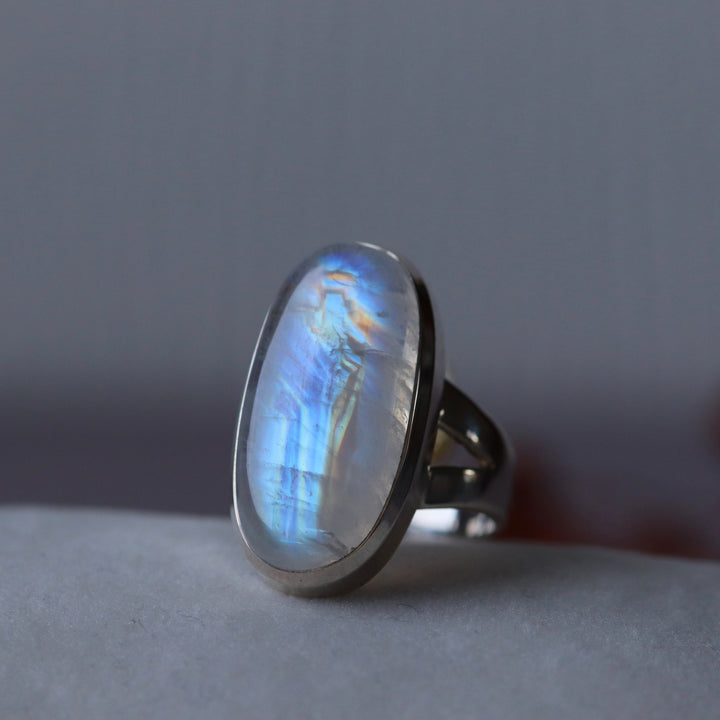 Ring with peristerite (white labradorite) in silver - size 55 - BS019