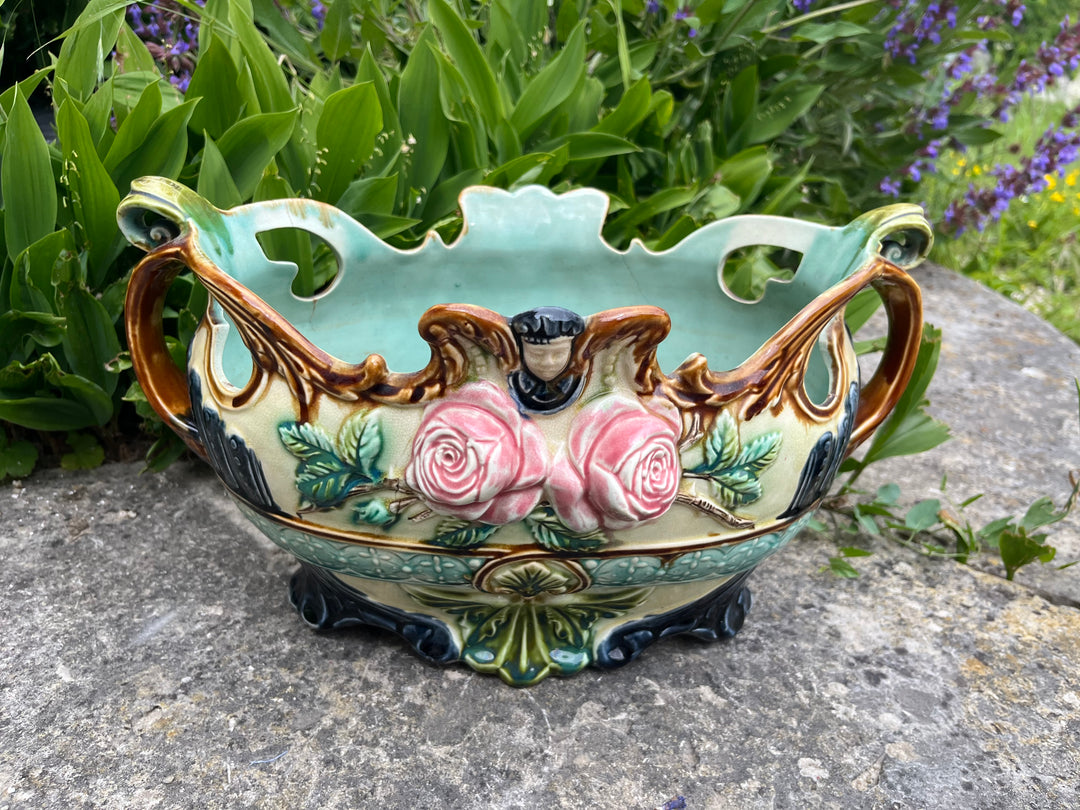 Jardiniere en barbotine de la faïencerie d’Onnaing