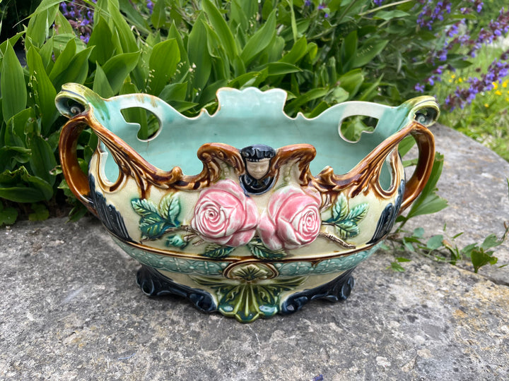 Jardiniere en barbotine de la faïencerie d’Onnaing