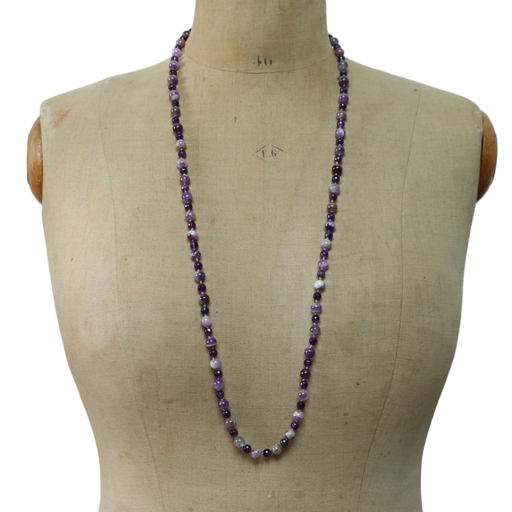 Nodium noded necklace in natural stone (quartz amethyst “chevron”, amethyst) 94 cm