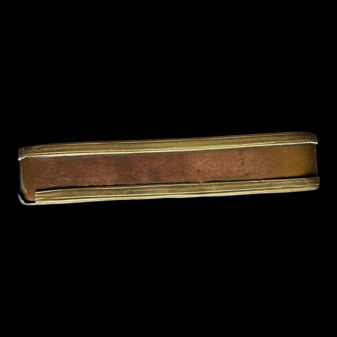 tabatière du XVIIle siècle en laiton et cuivre repoussé, attribuée à Johann Heinrich Giese a iserlohn - guerre des 7 ans