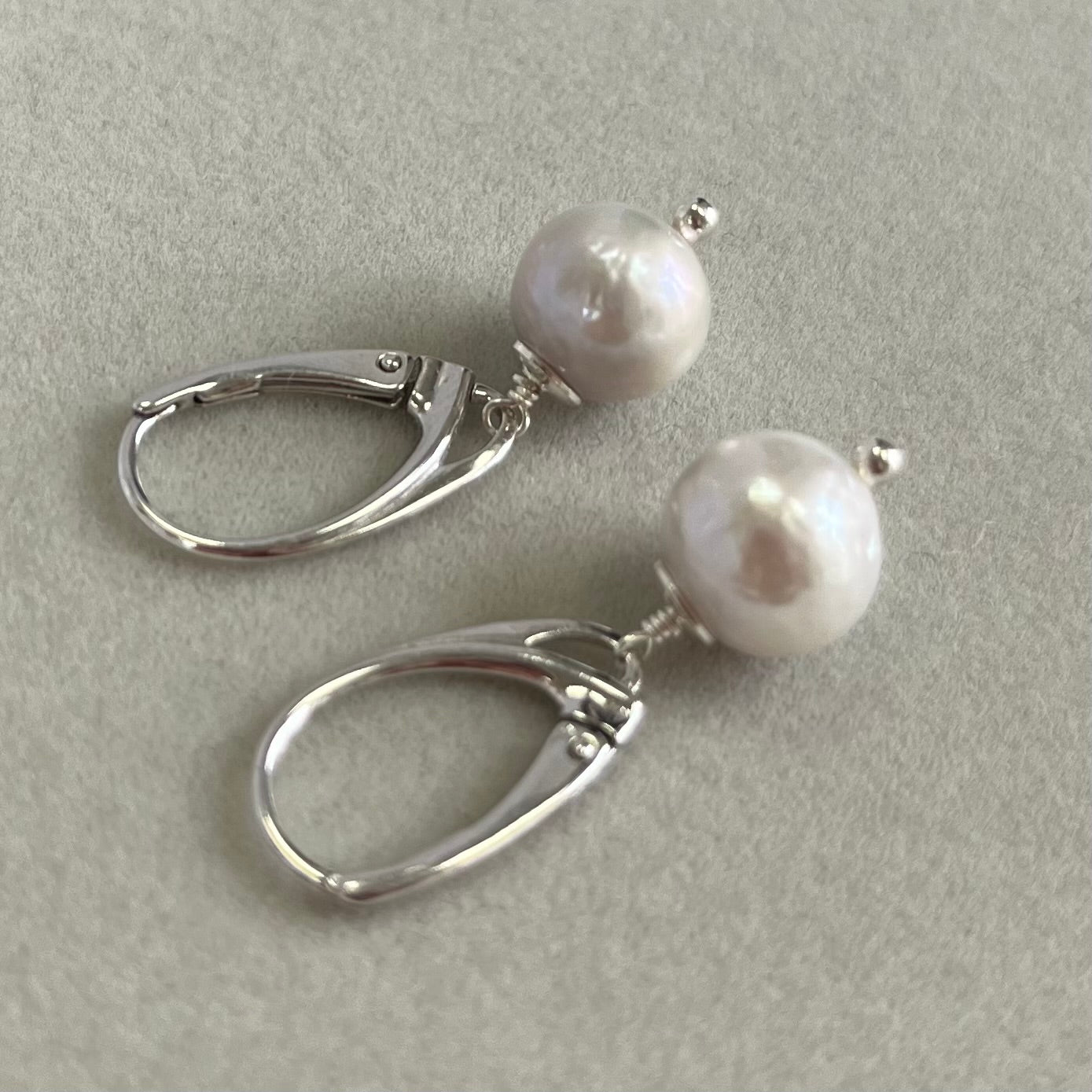 Boucles d'oreilles avec perles baroques blanches