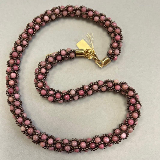 Crochet necklace in rhodonite and Miyuki beads, 48 ​​cm
