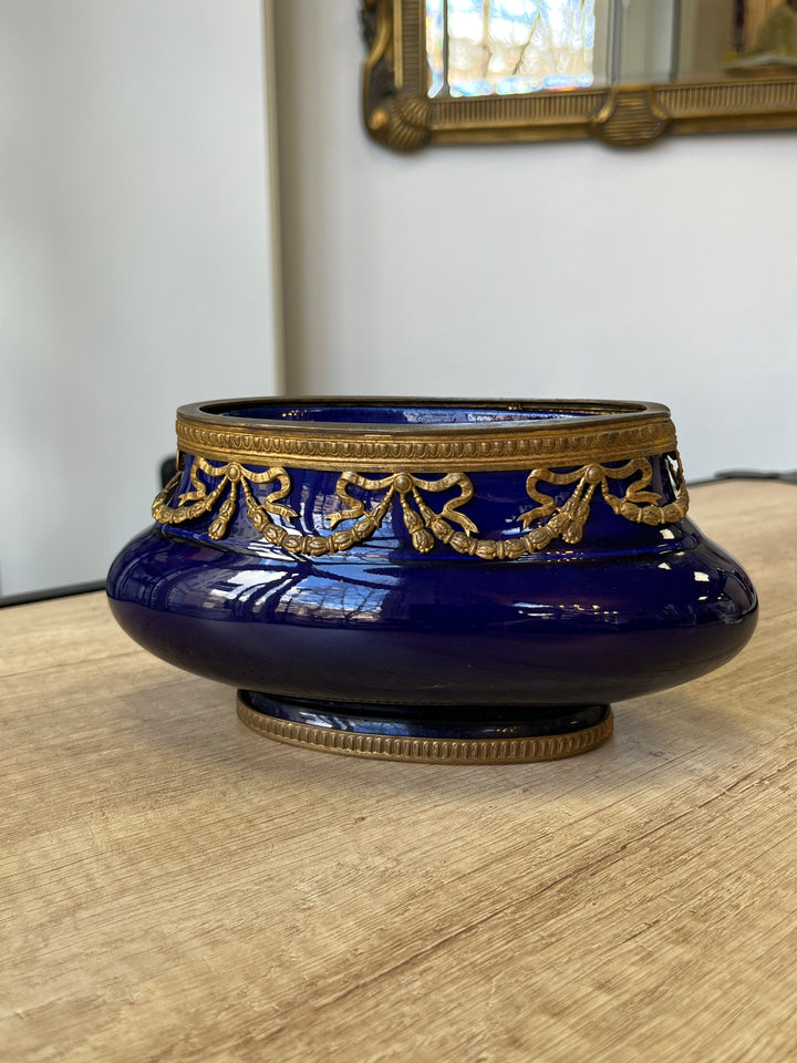 Jardiniere bleue cobalt avec  décoration laiton