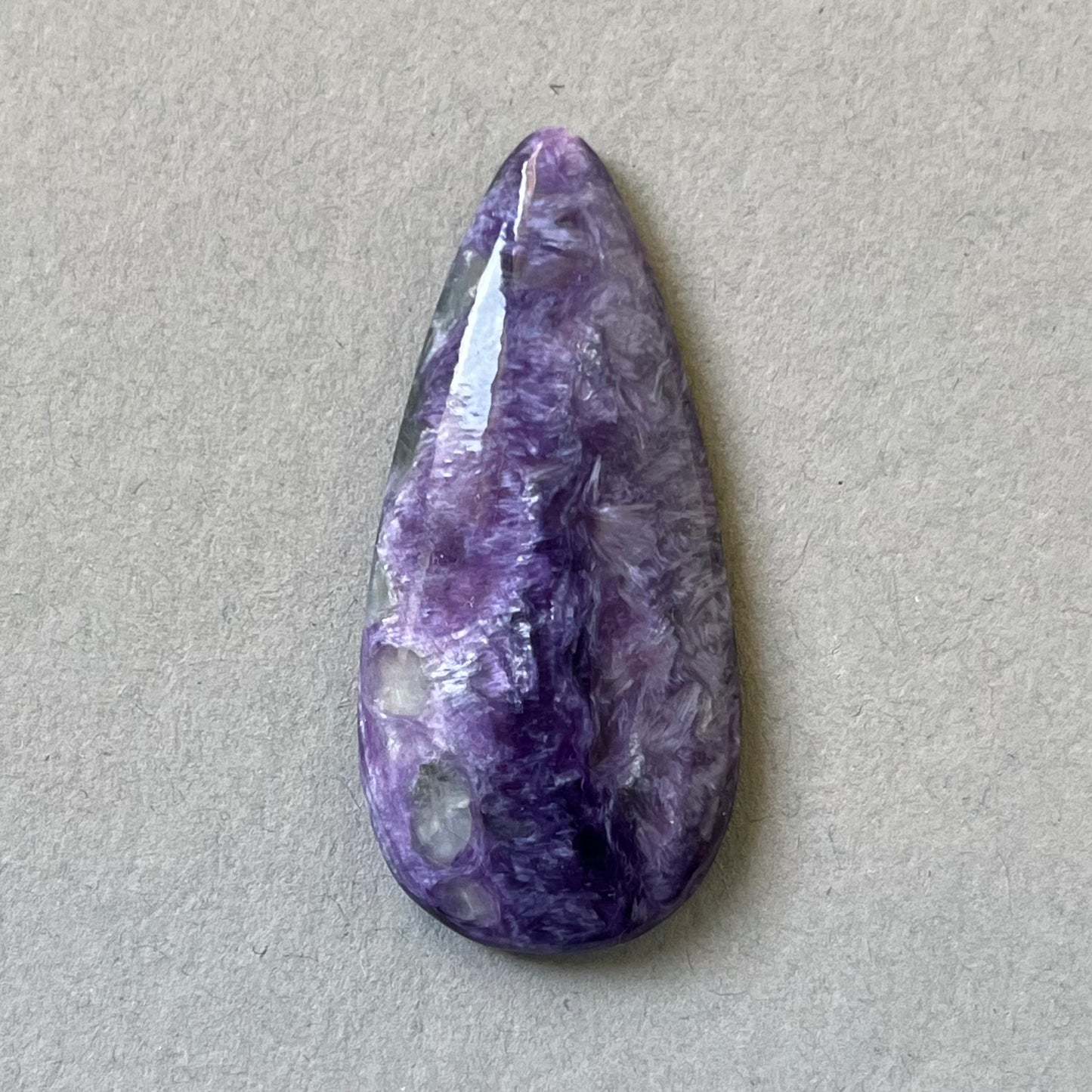 Charoite, CHR051, taille cabochon, 40x19x6 mm