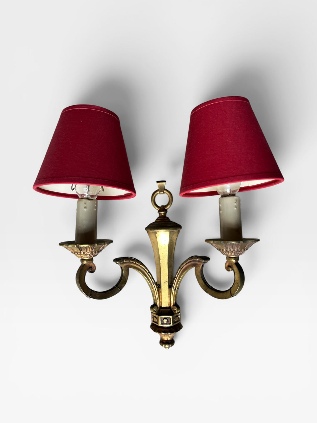 une applique en bronze doré art déco