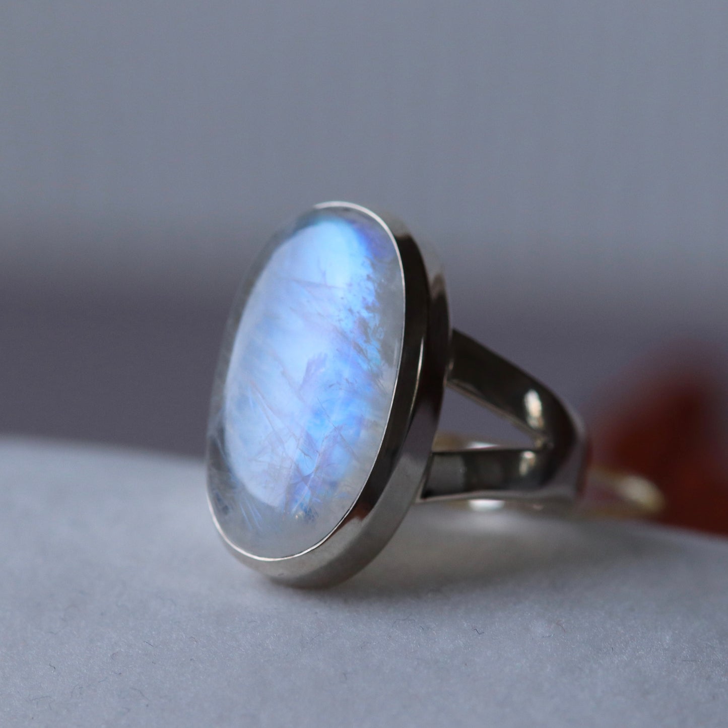 Ring with peristerite (white labradorite) in silver - size 55 - BS018