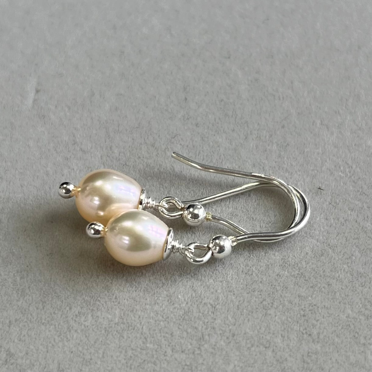 Earrings with pearls, slightly pink color