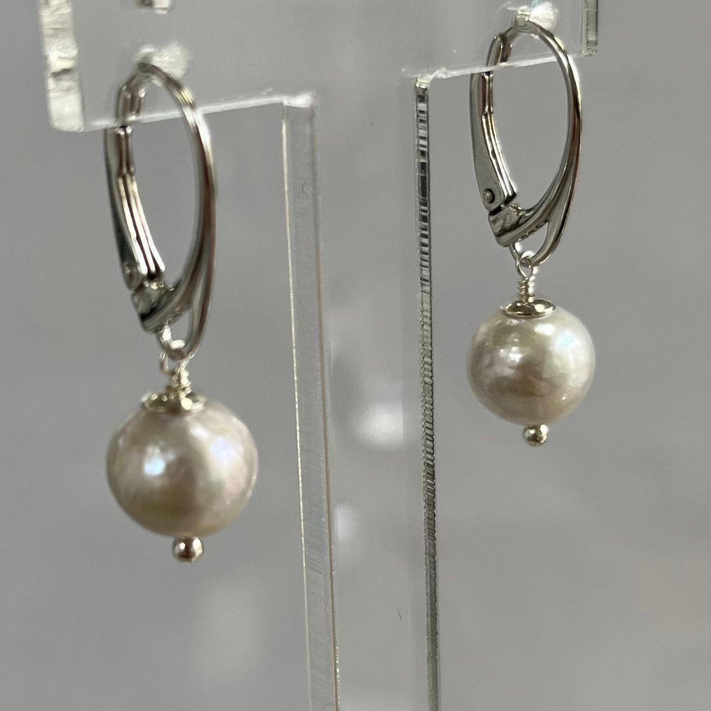 Earrings with white baroque pearls